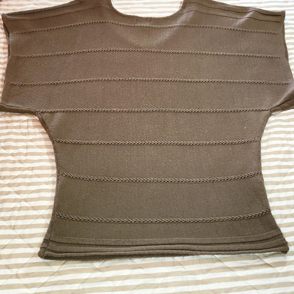 Short sleeve sweater top - Picture 4 of 4